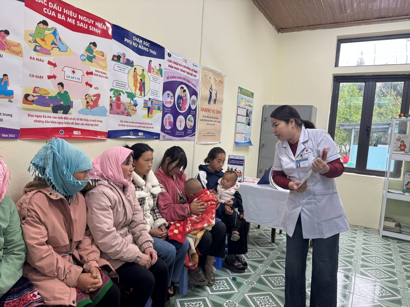 Thu hẹp khoảng cách trong chăm sóc sức khỏe bà mẹ

